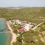 Beachhouse Smiley Tisno