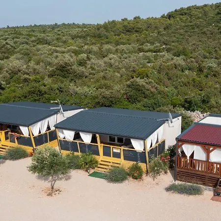 Beachhouse Smiley Tisno