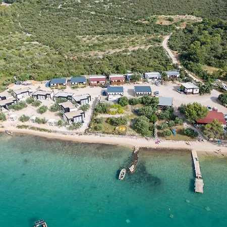 Beachhouse Smiley Tisno