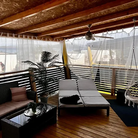 Beachhouse Smiley Tisno